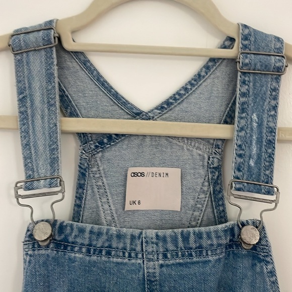 ASOS DESIGN Denim Midwash Blue Distress Fry Hem Dungaree Dress UK6 USA 2 - Picture 6 of 7
